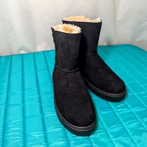 Journee Collection "Stelly" Short Faux Suede Fur-Lined Boots, Black/Cream, Size8